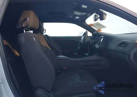 2020 Dodge Challenger Sxt z USA, uszkodzony, nr VIN 2C3CDZAGXLH214886